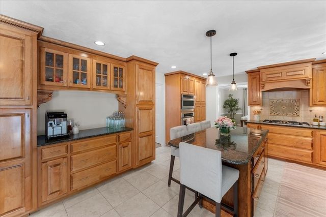 2 Harrison Pl, Franklin, MA 02038