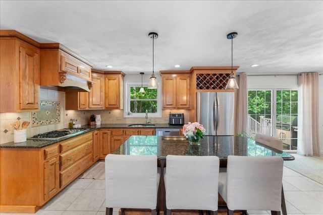 2 Harrison Pl, Franklin, MA 02038