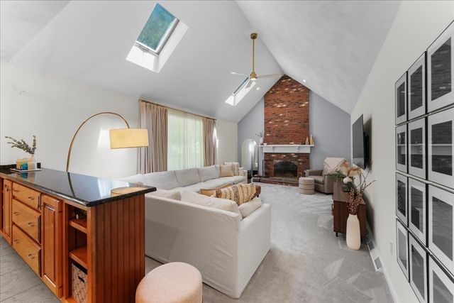 2 Harrison Pl, Franklin, MA 02038