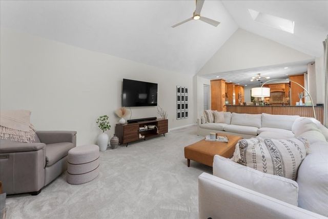 2 Harrison Pl, Franklin, MA 02038