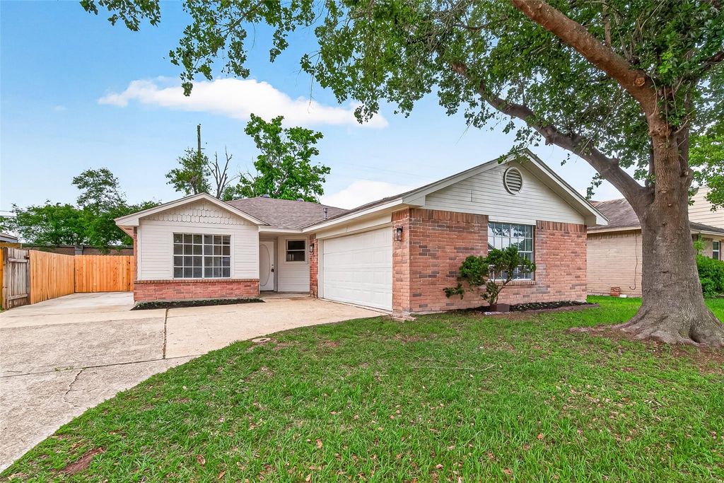 18611 Spinney Lane Drive, Cypress, TX 77433