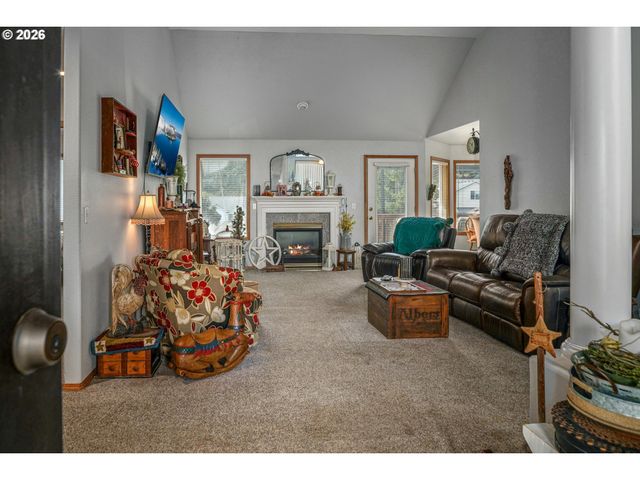 733 Sitka Deer Ct Nw, Salem, OR 97304