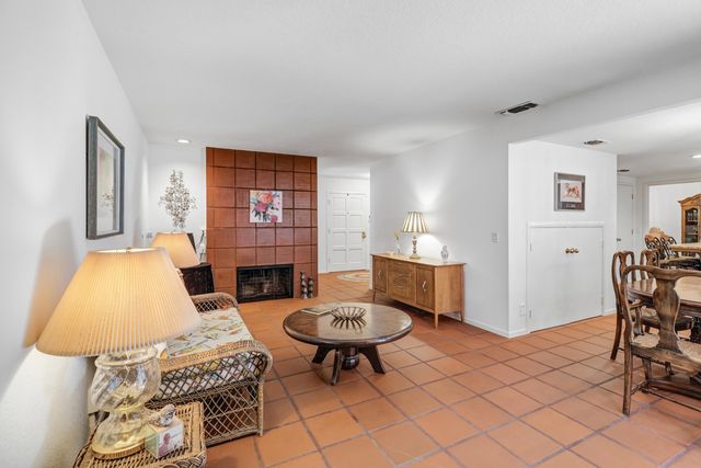 2044 University Park Drive, Sacramento, CA 95825