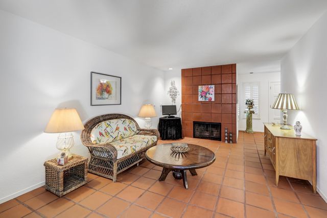 2044 University Park Drive, Sacramento, CA 95825