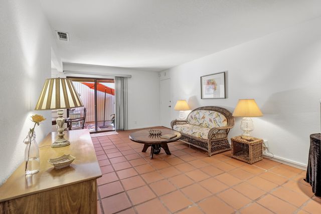 2044 University Park Drive, Sacramento, CA 95825