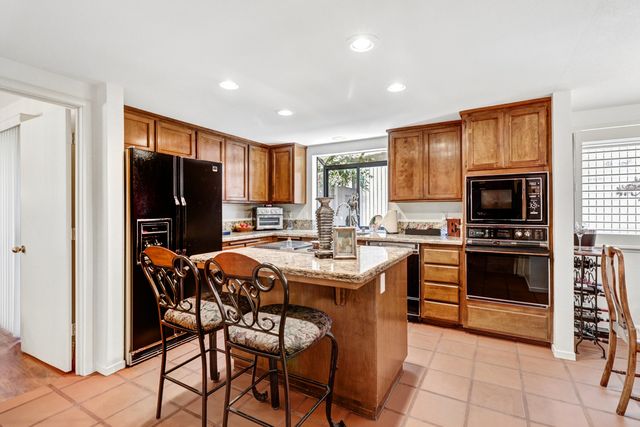 2044 University Park Drive, Sacramento, CA 95825