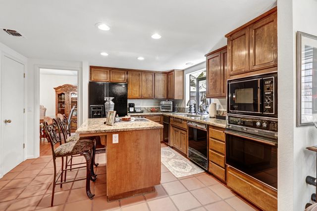 2044 University Park Drive, Sacramento, CA 95825