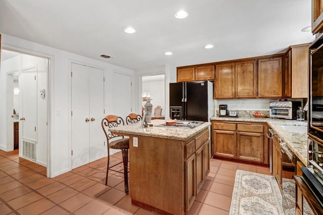 2044 University Park Drive, Sacramento, CA 95825