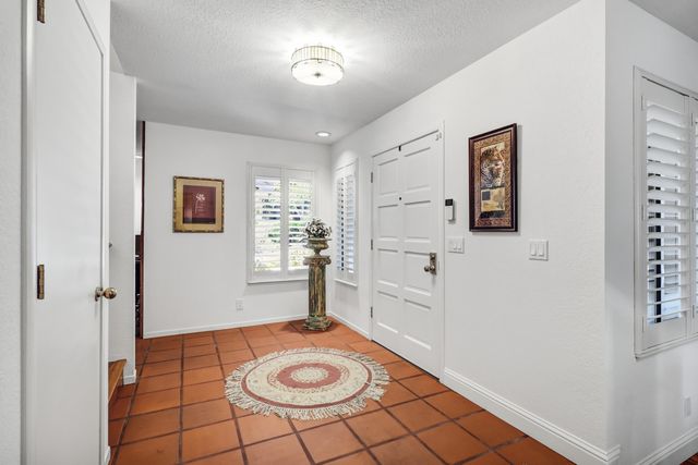 2044 University Park Drive, Sacramento, CA 95825