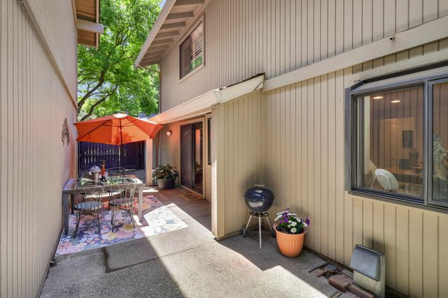 2044 University Park Drive, Sacramento, CA 95825