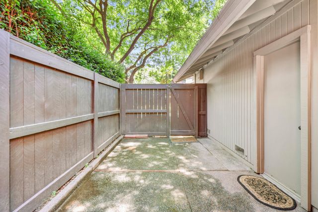 2044 University Park Drive, Sacramento, CA 95825