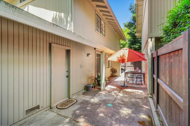 2044 University Park Drive, Sacramento, CA 95825