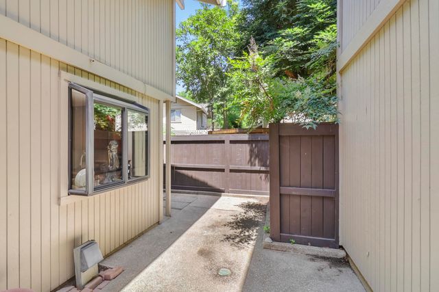2044 University Park Drive, Sacramento, CA 95825