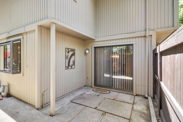 2044 University Park Drive, Sacramento, CA 95825