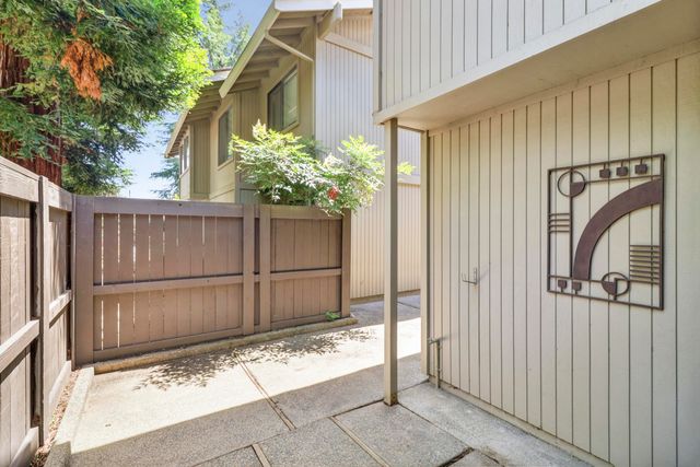2044 University Park Drive, Sacramento, CA 95825