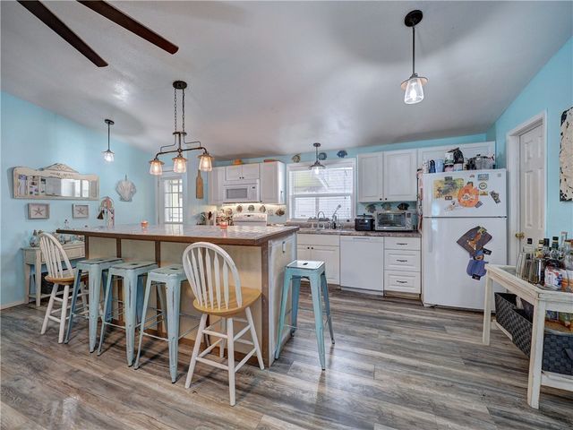 617 Pelican Circ, Port Aransas, TX 78373