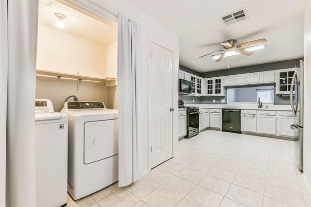 3327 S Country Meadows Lane, Pearland, TX 77584