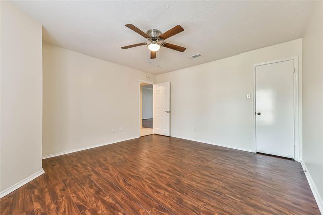 3327 S Country Meadows Lane, Pearland, TX 77584