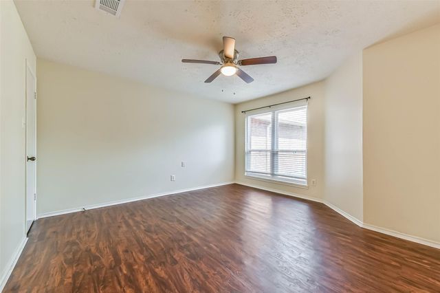 3327 S Country Meadows Lane, Pearland, TX 77584