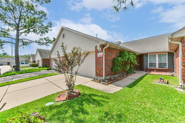 3327 S Country Meadows Lane, Pearland, TX 77584