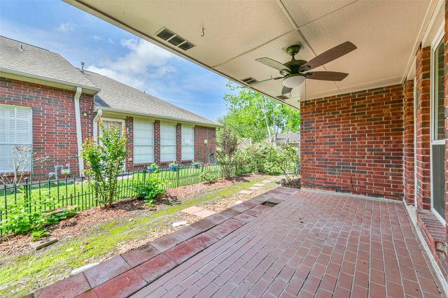 3327 S Country Meadows Lane, Pearland, TX 77584