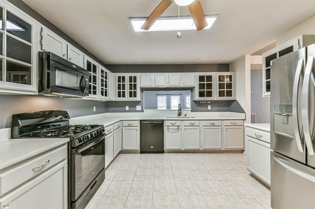 3327 S Country Meadows Lane, Pearland, TX 77584