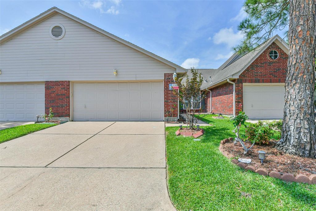 3327 S Country Meadows Lane, Pearland, TX 77584