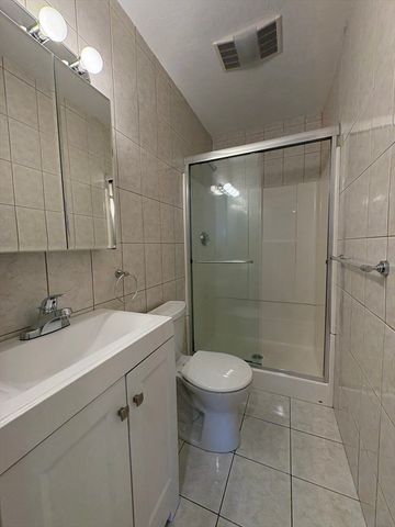 73 Thatcher St 301, Brookline, MA 02446