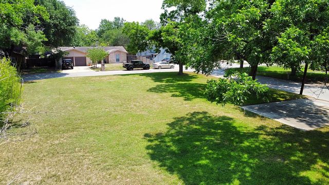 922 Booneville Ave, New Braunfels, TX 78130