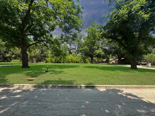 922 Booneville Ave, New Braunfels, TX 78130
