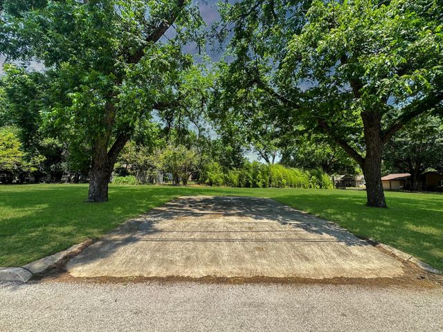 922 Booneville Ave, New Braunfels, TX 78130