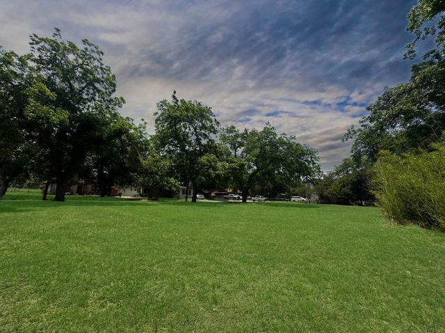 922 Booneville Ave, New Braunfels, TX 78130