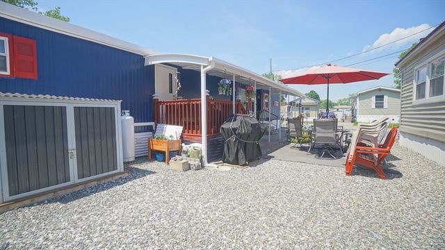 93 Grochmal Ave 126, Springfield, MA 01151