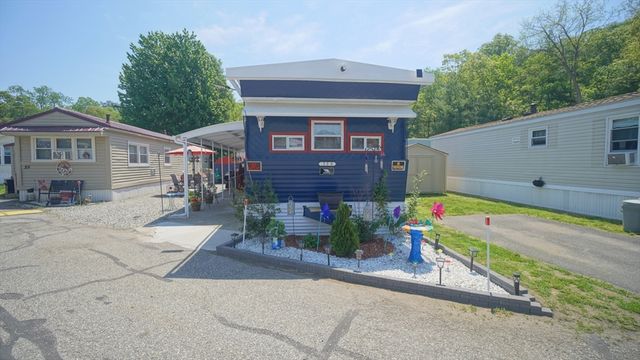 93 Grochmal Ave 126, Springfield, MA 01151