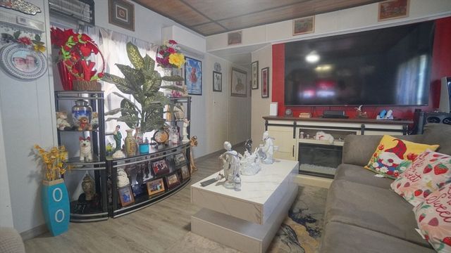 93 Grochmal Ave 126, Springfield, MA 01151
