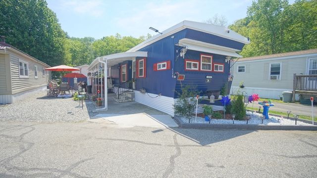 93 Grochmal Ave 126, Springfield, MA 01151