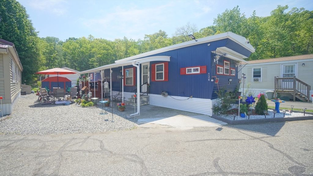 93 Grochmal Ave 126, Springfield, MA 01151