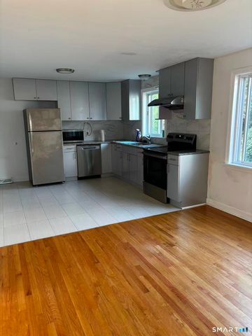 31 Manila Avenue 2, Woodbridge, CT 06525