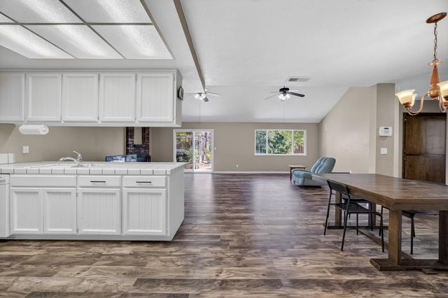1513 Crestmont Oak Dr, Roseville, CA 95661