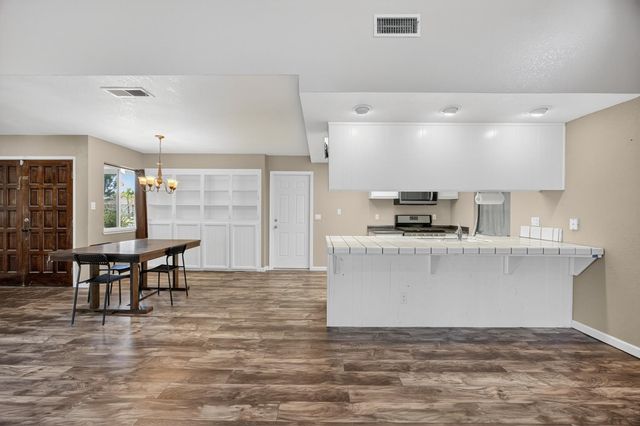 1513 Crestmont Oak Dr, Roseville, CA 95661
