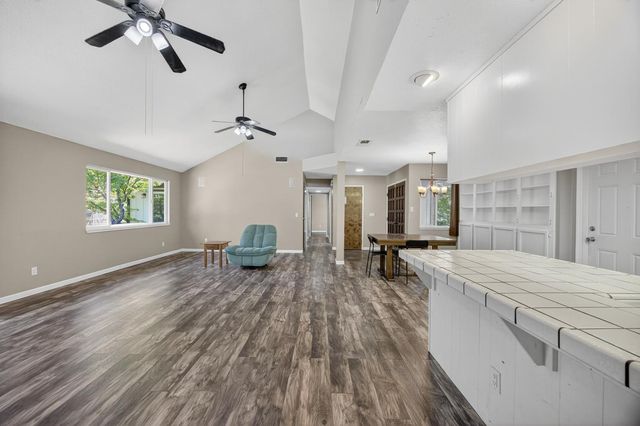 1513 Crestmont Oak Dr, Roseville, CA 95661