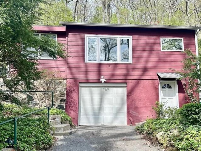 11 Bogus Hill Road, New Fairfield, CT 06812