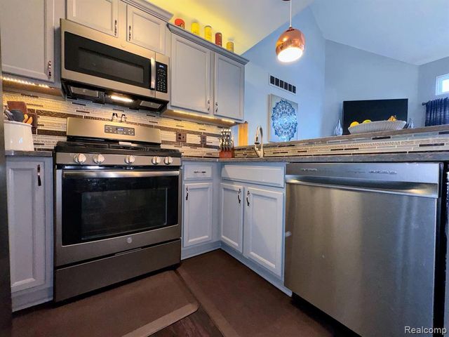 35149 Woodbury Drive, New Baltimore, MI 48047