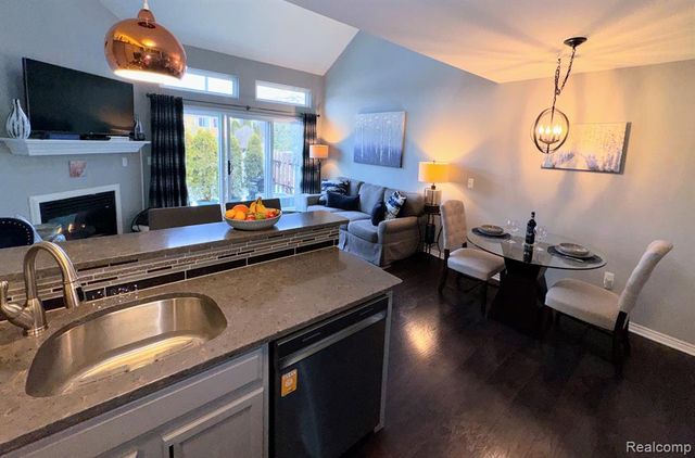 35149 Woodbury Drive, New Baltimore, MI 48047