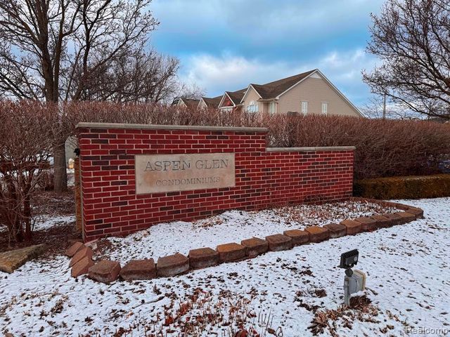 35149 Woodbury Drive, New Baltimore, MI 48047