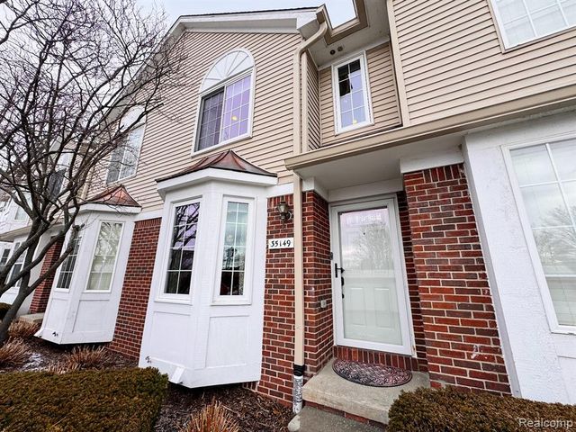 35149 Woodbury Drive, New Baltimore, MI 48047