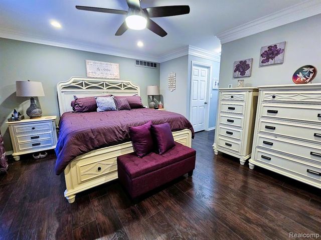 35149 Woodbury Drive, New Baltimore, MI 48047