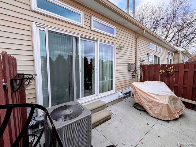 35149 Woodbury Drive, New Baltimore, MI 48047