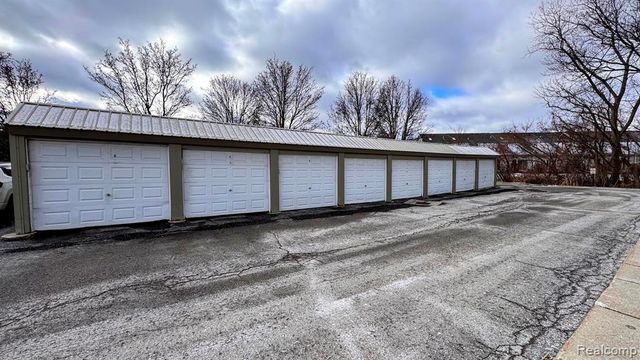 35149 Woodbury Drive, New Baltimore, MI 48047