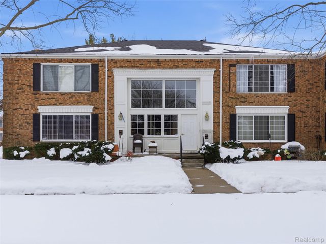 607 E Fox Hills E Drive, Bloomfield Hills, MI 48304